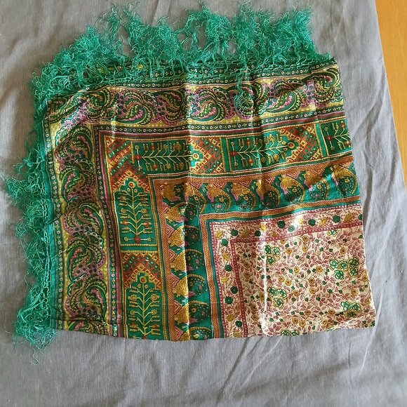 Scarf Green Flower 100% Silk 42" x 42" New - Picture 1 of 3